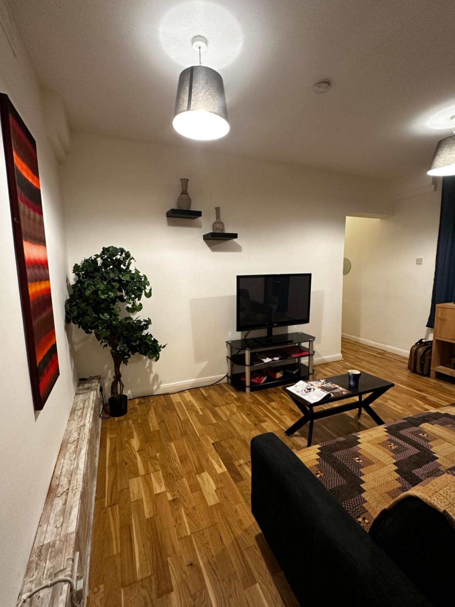 Charming 1-Bedroom Apartment Southfields, London Exterior photo