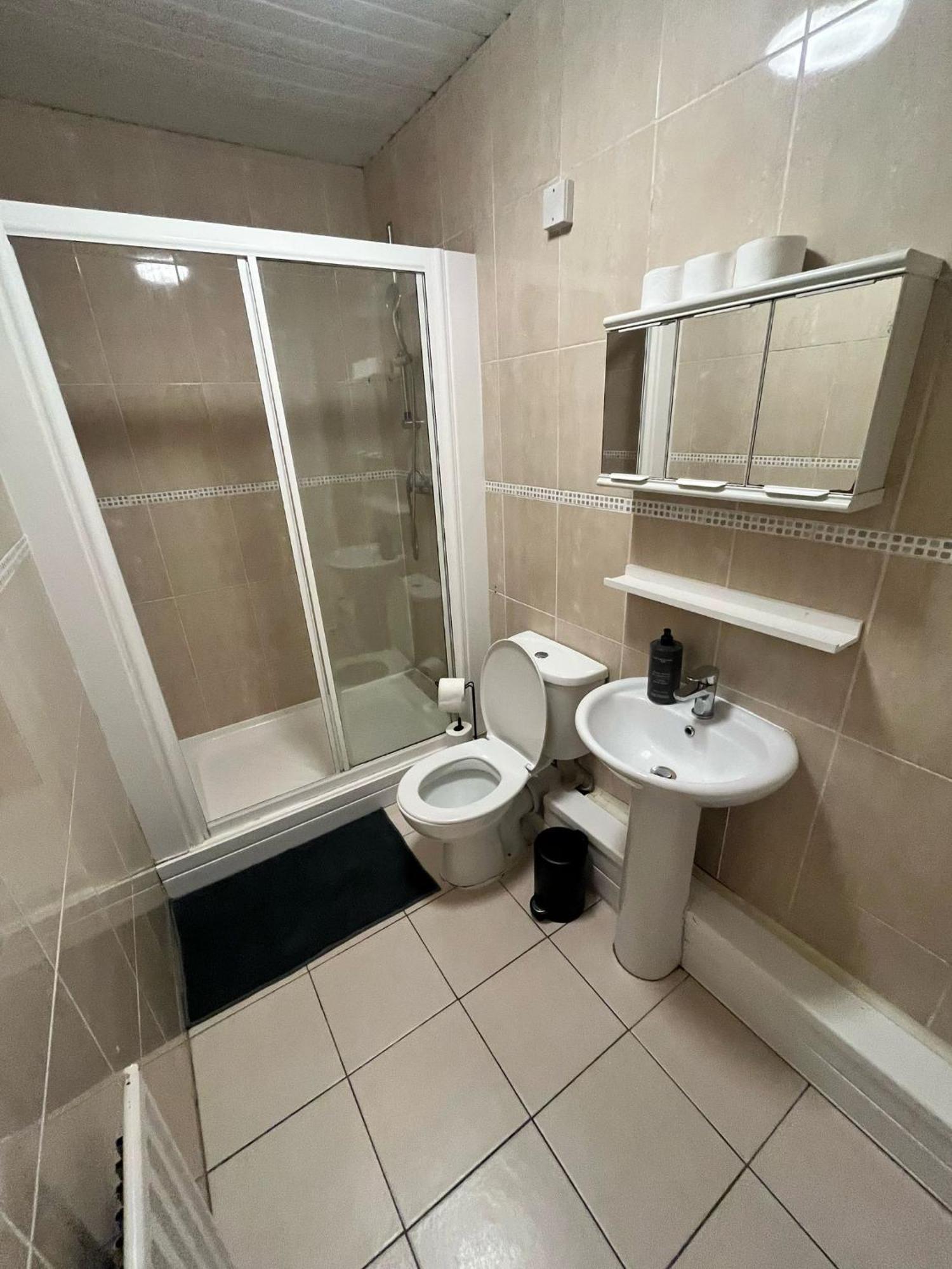 Charming 1-Bedroom Apartment Southfields, London Exterior photo